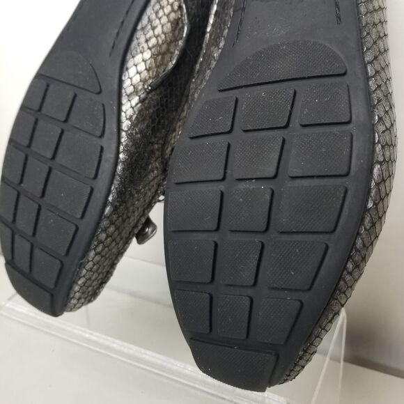 Clark's Artisan Women's Metallic Silver Snakeskin Slip On's Flats Loafer 7W - Picture 11 of 15
